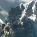 Waarom zie je soms een regenboog in een wolk?