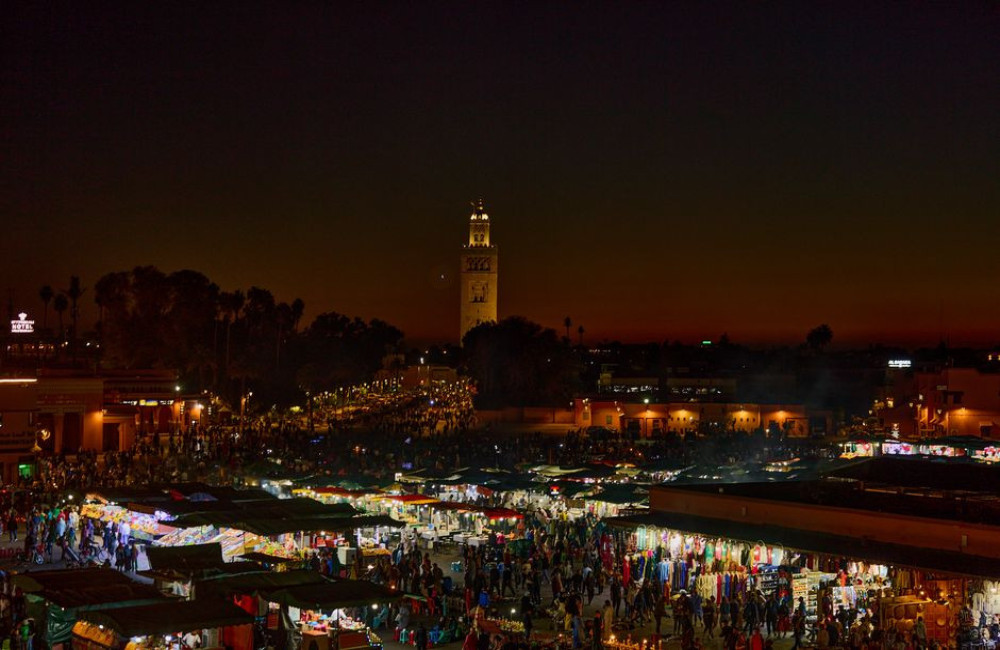 Hoe warm is het in Marrakech in november en wat trek je 's avonds aan?