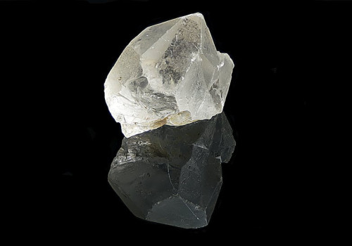 Wat is het verschil tussen een edelsteen en een kristal?