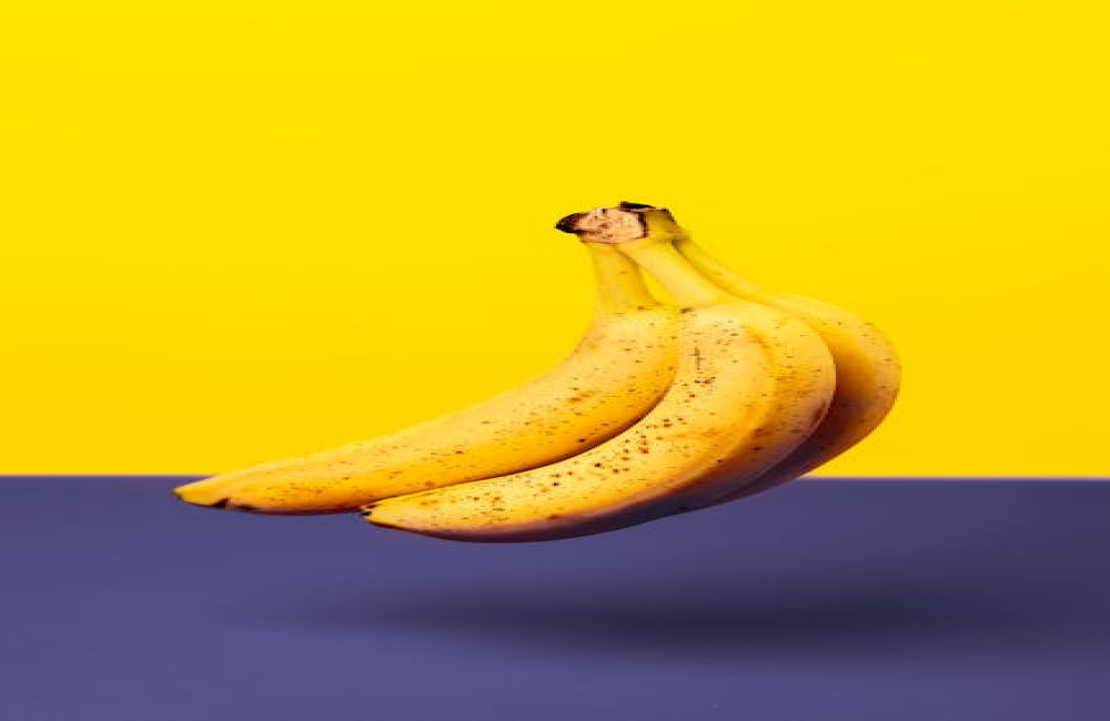 Waarom zijn bananenschillen glad en wat kun je ermee doen?