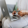 Wat is het verschil tussen een webshop en een website in 2025?
